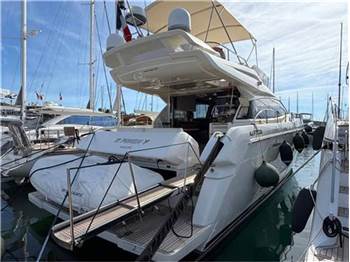 Ferretti yachts 550
