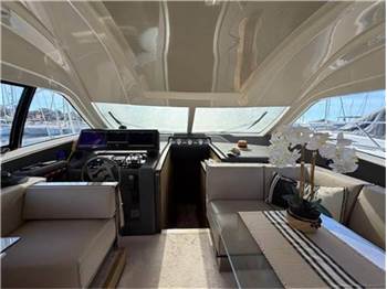 Ferretti yachts 550