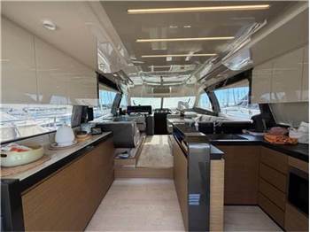 Ferretti yachts 550