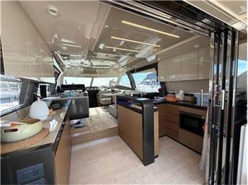 Ferretti yachts 550