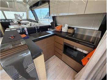Ferretti yachts 550