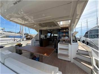 Ferretti yachts 550