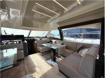 Ferretti yachts 550