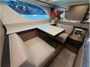 Ferretti yachts 550