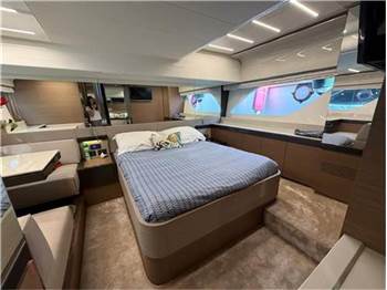Ferretti yachts 550