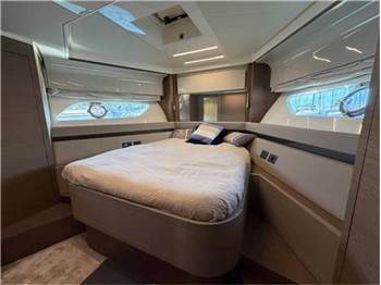 Ferretti yachts 550
