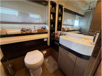 Ferretti yachts 550