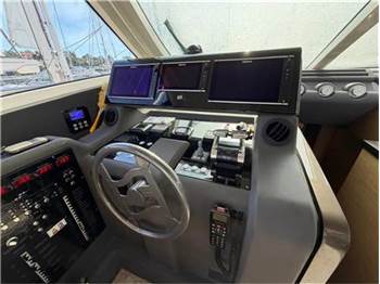 Ferretti yachts 550