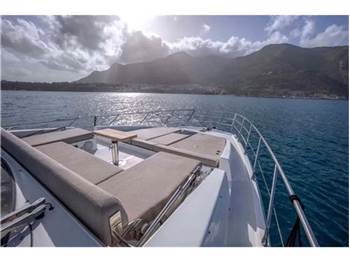 Azimut 66