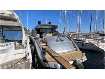 Pershing 64