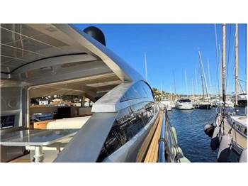 Pershing 64