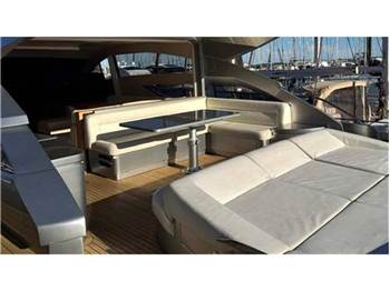Pershing 64