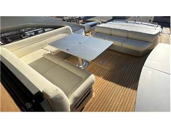 Pershing 64