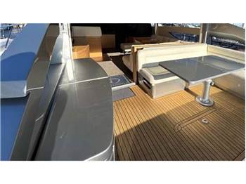 Pershing 64