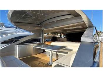 Pershing 64