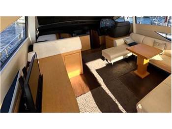 Pershing 64