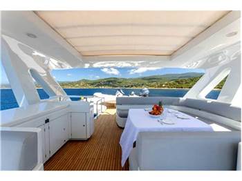 Ferretti yachts 800