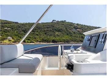 Ferretti yachts 800