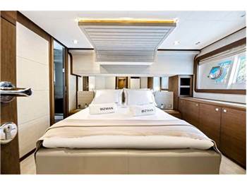Ferretti yachts 800