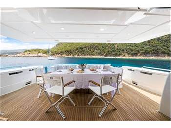 Ferretti yachts 800