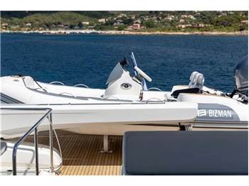 Ferretti yachts 800
