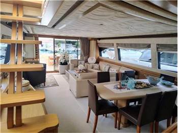 Ferretti yachts 830