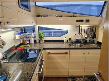 Ferretti yachts 830