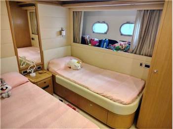 Ferretti yachts 830