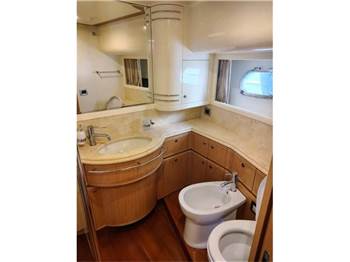 Ferretti yachts 830