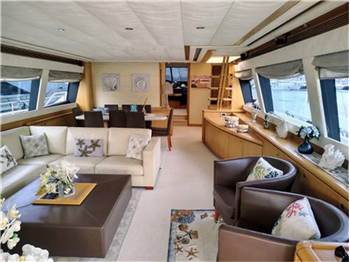 Ferretti yachts 830