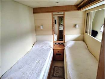 Ferretti yachts 830