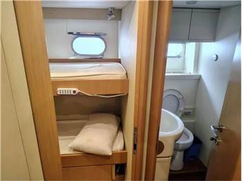 Ferretti yachts 830