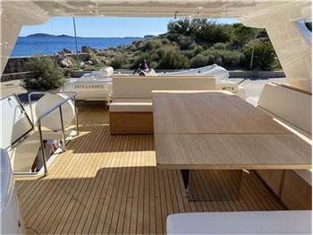 Ferretti yachts 780