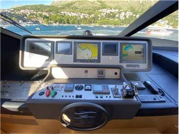 Ferretti yachts 780