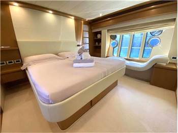 Ferretti yachts 780