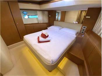 Ferretti yachts 780