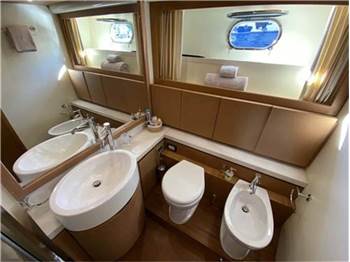 Ferretti yachts 780
