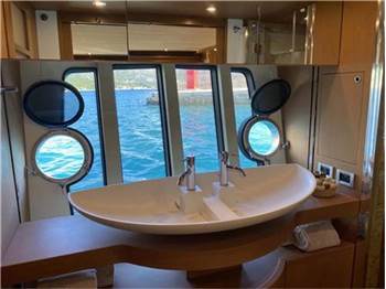 Ferretti yachts 780