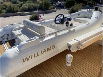 Ferretti yachts 780