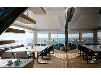 Silver yachts Reduce