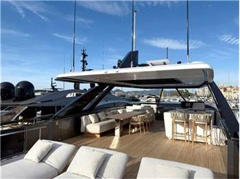 Ferretti yachts 940