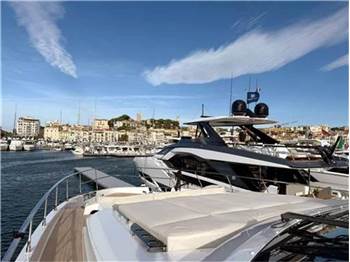 Ferretti yachts 940