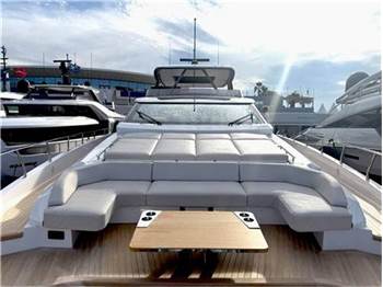 Ferretti yachts 940