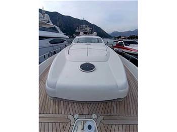 Pershing 76