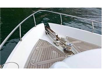 Pershing 76