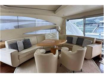 Pershing 76