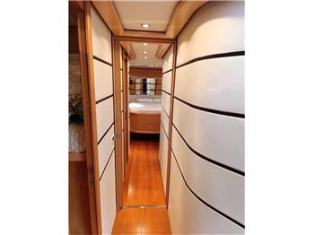 Pershing 76