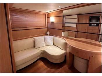 Pershing 76