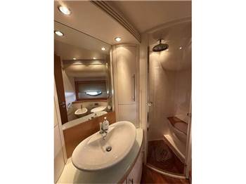 Pershing 76
