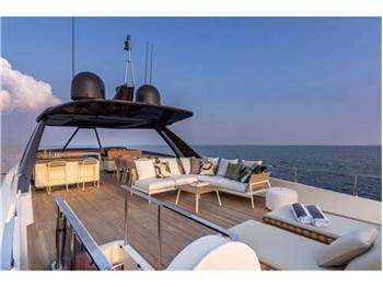 Ferretti yachts 920 piola